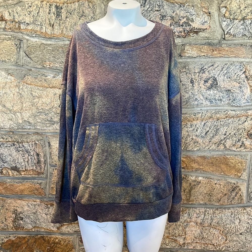 Ariella size medium Long sleeve French terry tie dye pullover w kangaroo pocket
